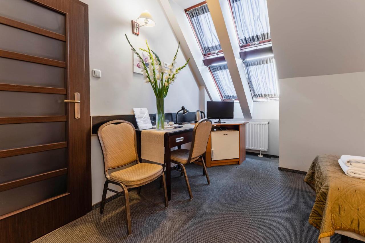 Hotel Pod Kasztanami Lublin Exterior foto