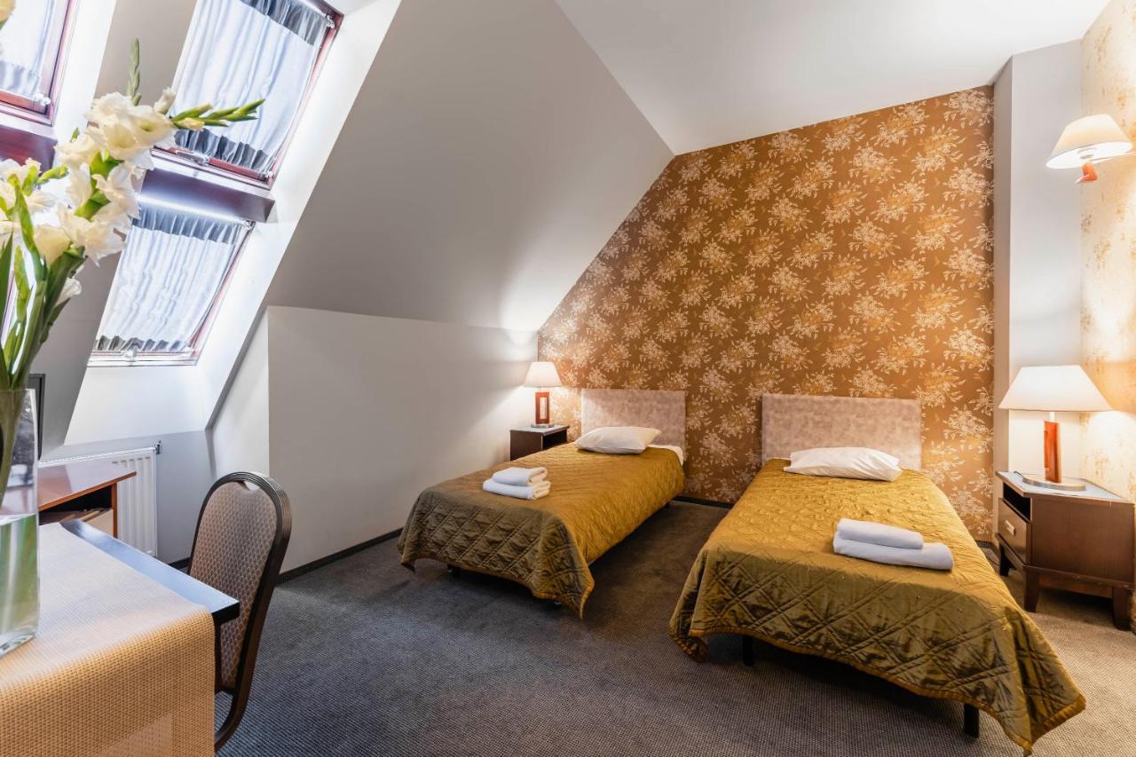 Hotel Pod Kasztanami Lublin Exterior foto